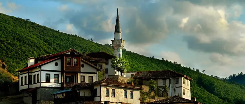 İzzettin KÖMÜRCÜ Kapak Resmi
