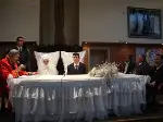 Yeni Evlenen Çifte Bayrak ve Atatürk Portresi Hediye Edildi.