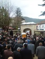 Toprağa Defnedildi