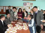 Yeni Öğretmenlerden Tatlı Ziyafeti