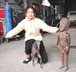 Demir Parçalarını Sanat Eserine Dönüştürüyor