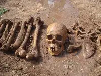 Sular Yükselince Mezarı Köy Mezarlığına Taşıdılar