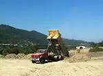 Futbol Sahasında Düzeleme Çalışmaları Yıapılıyor