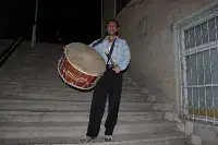 Sahura Davulla Uyanacağız