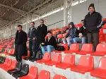 Arkadaşları Tribünde ...