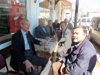 Kahvehanede Vatandaşlarla Sohbet Etti