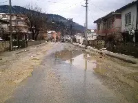 Kar Eriyince Yol Göle Döndü