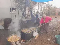 Akçapınar Köyünde Geleneksel Yöntemlerle Elma Pekmezi Üretimi