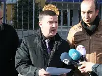 Emniyet binası önüne kalem bıraktılar!