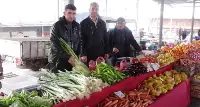 Yağmur Yağdı Pazarda İşler Durdu