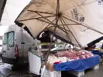 Yağmur Yağdı Pazarda İşler Durdu