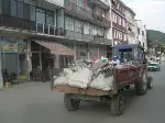 MÜMKÜNLÜ de Traktörle Çöp Toplanıyor