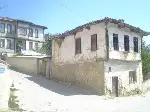 Taraklı'da Bazı Evlerin Kiremitleri Tehlike Arz Ediyor