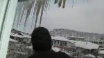 Çatılardan  Sarkan Buzlar Tehlike Oluşturuyor