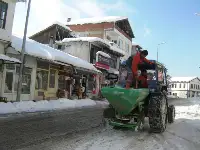 Belediye Ekipleri Tuzlama Çalışması Yapıyor