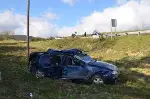Otomobil Şarampole Uçtu : 4 Yaralı