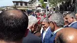 Meydanda Kucaklaştılar