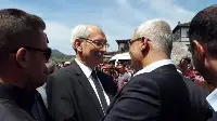 Meydanda Kucaklaştılar