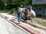 PARKE VE TRATUVAR ÇALIŞMALARI ARALIKSIZ DEVAM EDİYOR