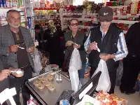 Aydınlılar Süper Market’te Aşure İkramı