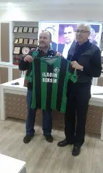 Çetin Ardıç’a Forma Hediye