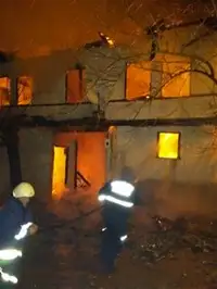 Çamtepe Mahallesi’nde 2 katlı ahşap ev yandı