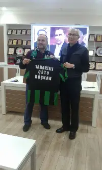 Çetin Ardıç’a Forma Hediye