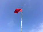 Dualarla Göndere Çekilen Devasa Türk Bayrağı 