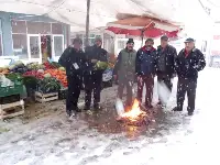 Kar Yağışı ve Soğuk Hava Pazarcı Esnafını Etkiledi