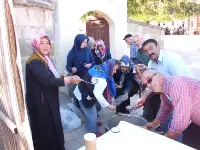 Orhangazi ve Yunuspaşa Çarışısı Esnafından Aşure İkramı