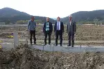 Taraklı Kaymakamı Cihat Koç yapımı süren futbol sahasında incelemelerde bulundu. 
