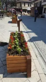 Meydan Çiçeklendirildi