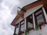 Evin Terasına Taraklı İlçesi’nin Simgesi “Tarak” Astı.