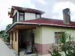 Evin Terasına Taraklı İlçesi’nin Simgesi “Tarak” Astı.