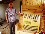 Evin Terasına Taraklı İlçesi’nin Simgesi “Tarak” Astı.
