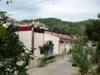 Tadilatına başlanan Taraklı Spor salonu baştan başa yenileniyor