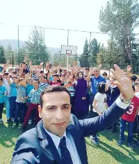 Kaymakam Öğrencilerle Selfi Yaptı.