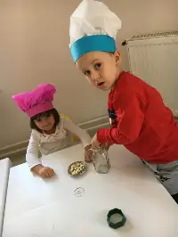 MİNİK ELLER TURŞU YAPTI: