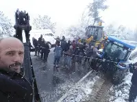 Kar Yağışı Yüksek Mahallelerde Hayatı Olumsuz Etkiliyor
