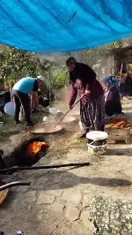 Pekmezler Kaynıyor.