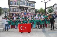 Yeşil Siyahlı Minik Yüreklerden Asker Selamı
