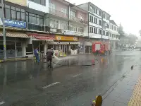 Taraklı’da Caddeler Köpüklü Su İle Yıkandı