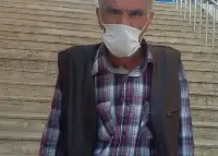 Her yerde koyunlarını arıyor