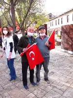 CHP Taraklı Teşkilatı bayrak dağıttı