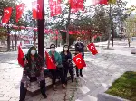 CHP Taraklı Teşkilatı bayrak dağıttı