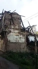 Yanan Tarihi Binanın Enkazı Tehlike Saçıyor