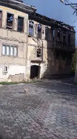 Yanan Tarihi Binanın Enkazı Tehlike Saçıyor