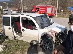 Yol Kavşağında Trafik Kazası:2 yaralı