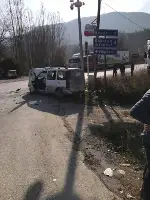 Yol Kavşağında Trafik Kazası:2 yaralı