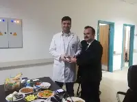 Tayini çıkan Doktora Personel Veda Yemeği düzenledi